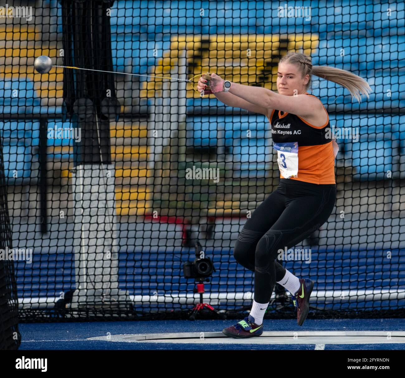 MANCHESTER - INGHILTERRA. 27 MAGGIO: Kayleigh Presswell in gara nel martello durante l'evento di atletica internazionale di Manchester a SportCity, Manchester Foto Stock