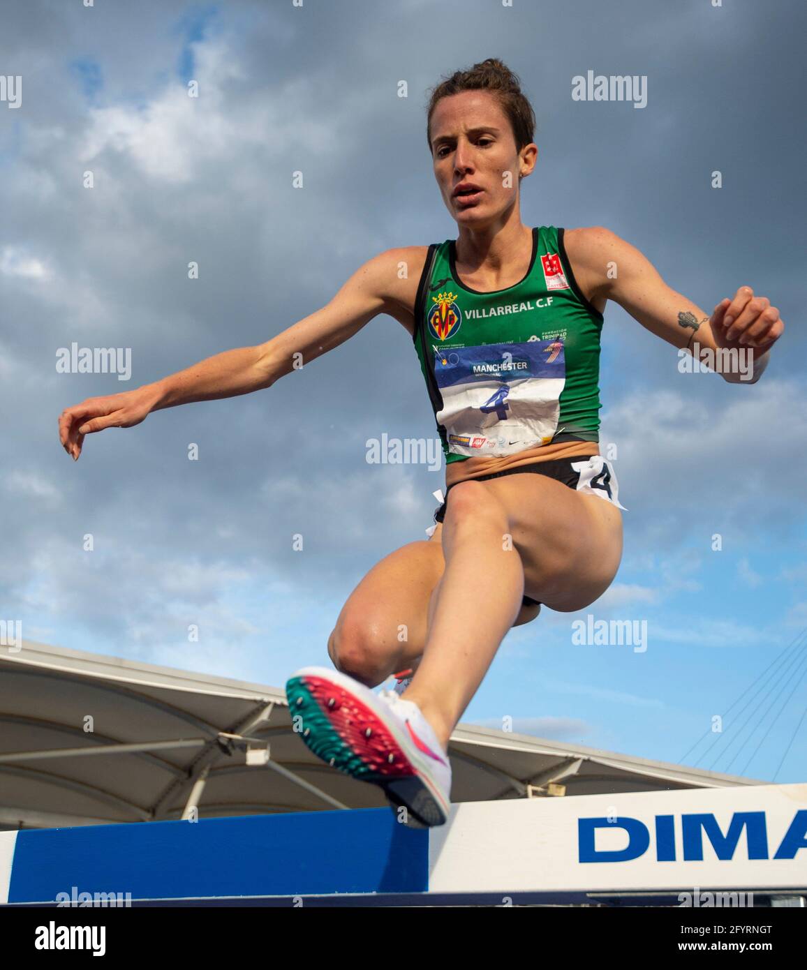 MANCHESTER - INGHILTERRA. 27 MAGGIO: Clara Vinaras in gara nella steeplechase da 3000 m durante l'evento di atletica internazionale di Manchester a SportCity, Manch Foto Stock