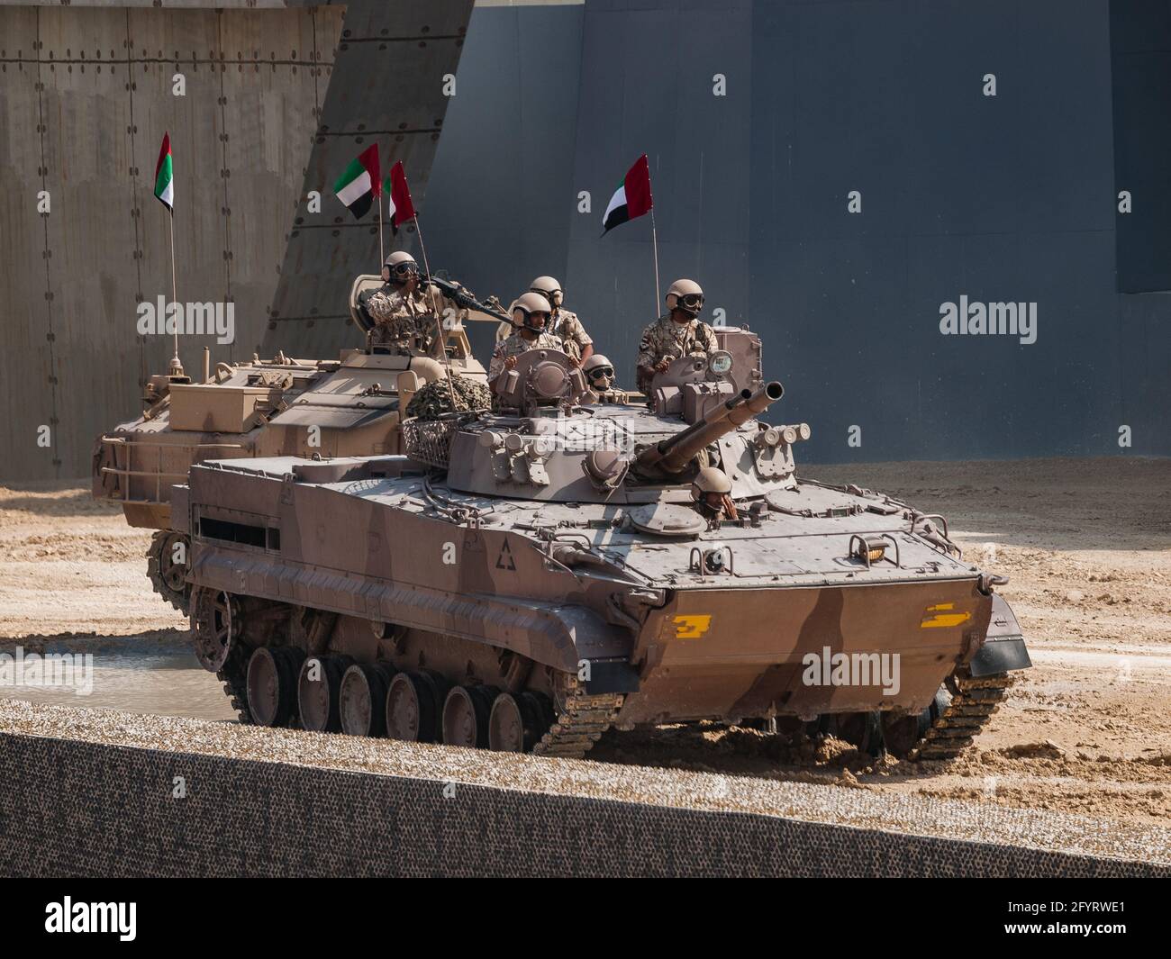 Abu Dhabi, Emirati Arabi Uniti - Febbraio 20.2013: Forze armate degli Emirati Arabi Uniti BMP-3 IFV (Fanteria Fighting Vehicle) in esposizione militare IDEX 2013 Foto Stock