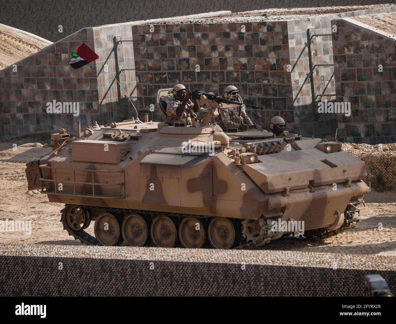 Abu Dhabi, Emirati Arabi Uniti - Febbraio 20.2013: FNSS ACV-300 APC (portatore di personale blindato) a IDEX 2015 IDEX 2013 mostra militare Foto Stock
