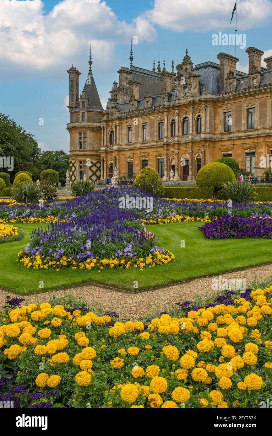 Waddesdon Manor e giardini, vicino Aylesbury, Buckinghamshire, Inghilterra Foto Stock