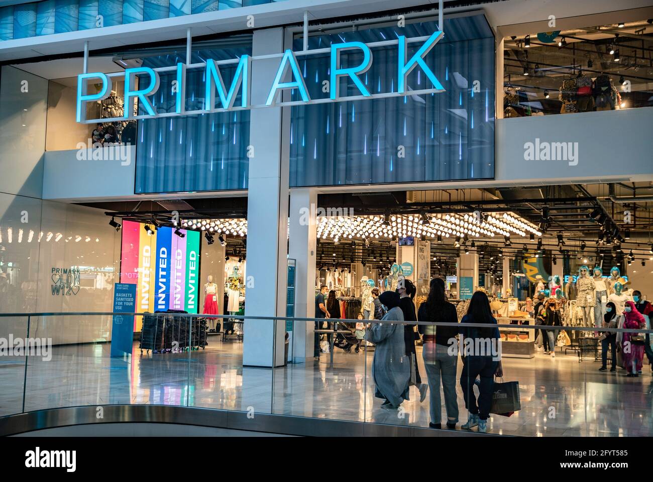 Londra, Regno Unito. 29 maggio 2021. La gente ha visto dentro Primark, il rivenditore irlandese di moda veloce a Londra. (Foto di May James/SOPA Images/Sipa USA) Credit: Sipa USA/Alamy Live News Foto Stock