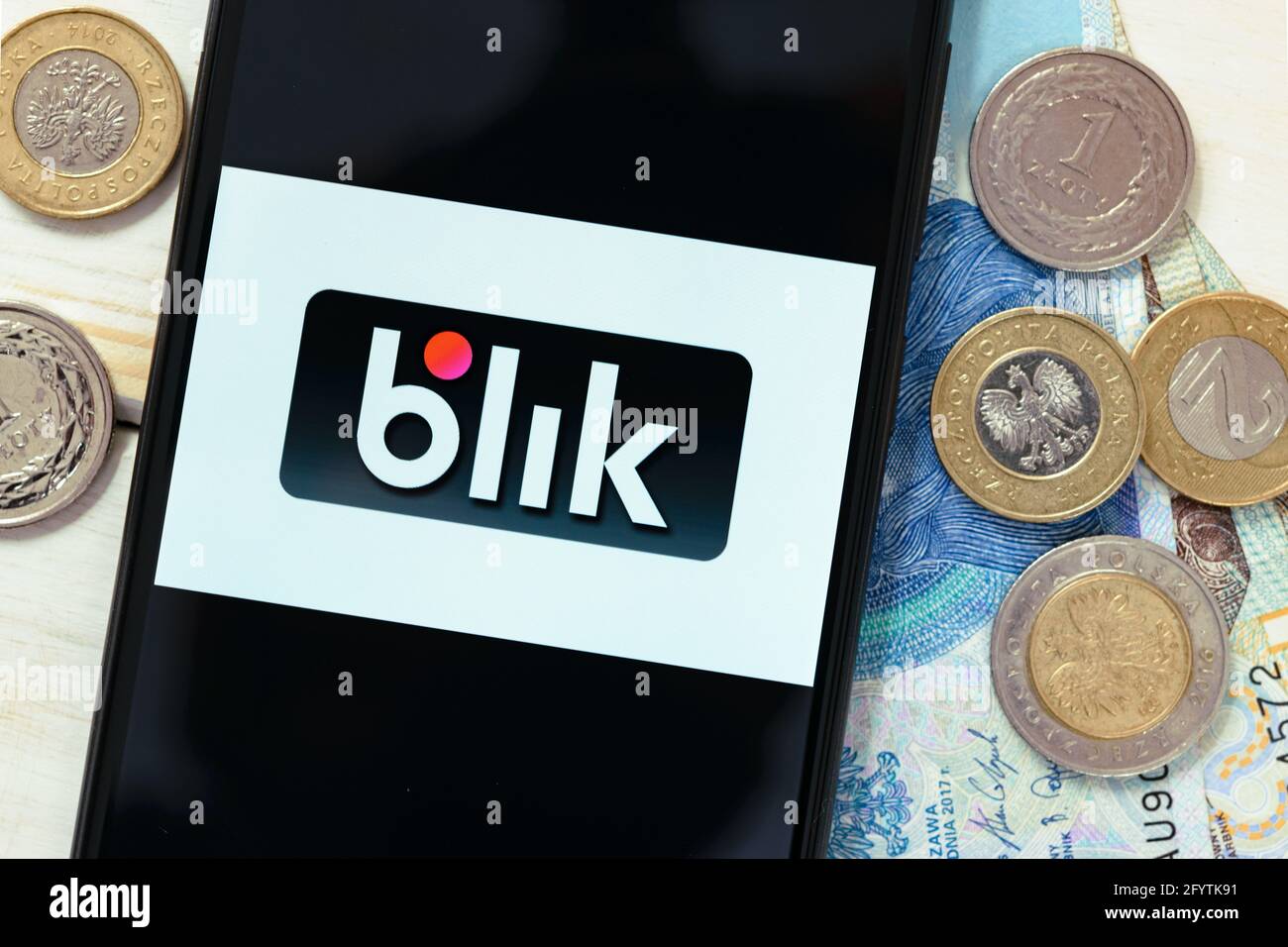 Cracovia, Polonia - 20 ottobre 2020: Cartello Blik sullo schermo dello smartphone. Blik è un servizio di e-payment rapido e polacca popolare in Polonia. Foto Stock