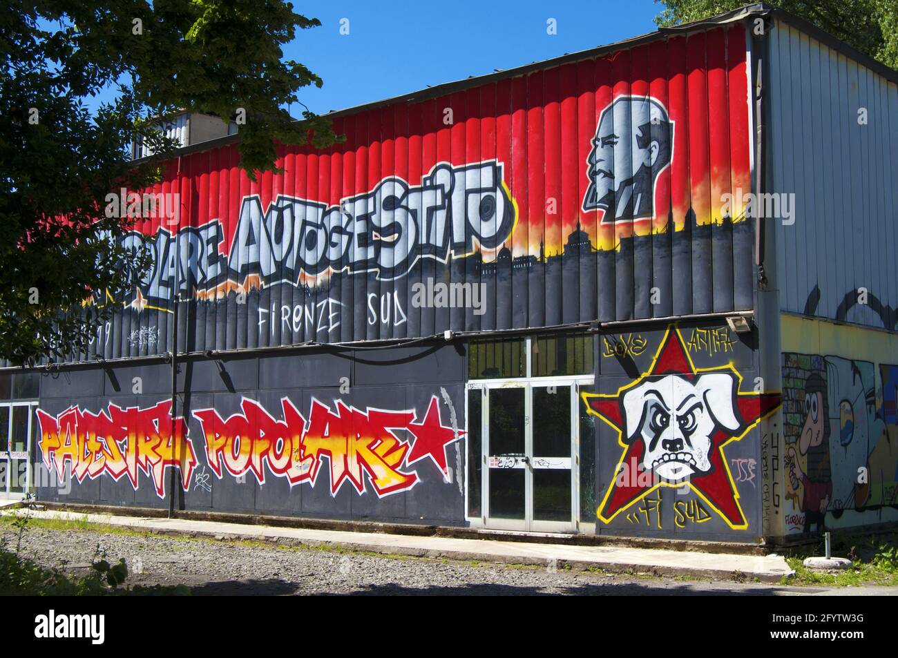 Firenze, Toscana, Italia - 05-25-2021 - CPA Fi-SUD Centro popolare autonomo - Centro sociale di Firenze Sud. Murale con Lenin Foto Stock