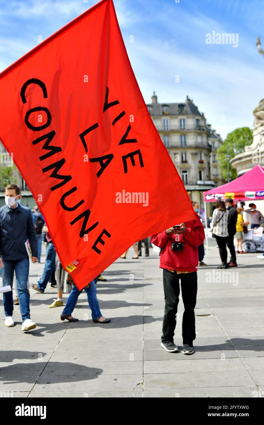 Raduno per celebrare il 150° anniversario del comune di Parigi del 1871 al  muro delle federes di Pere Lachaise, a Parigi, Francia, il 29 maggio 2021.  I comunardi si impossessarono del controllo