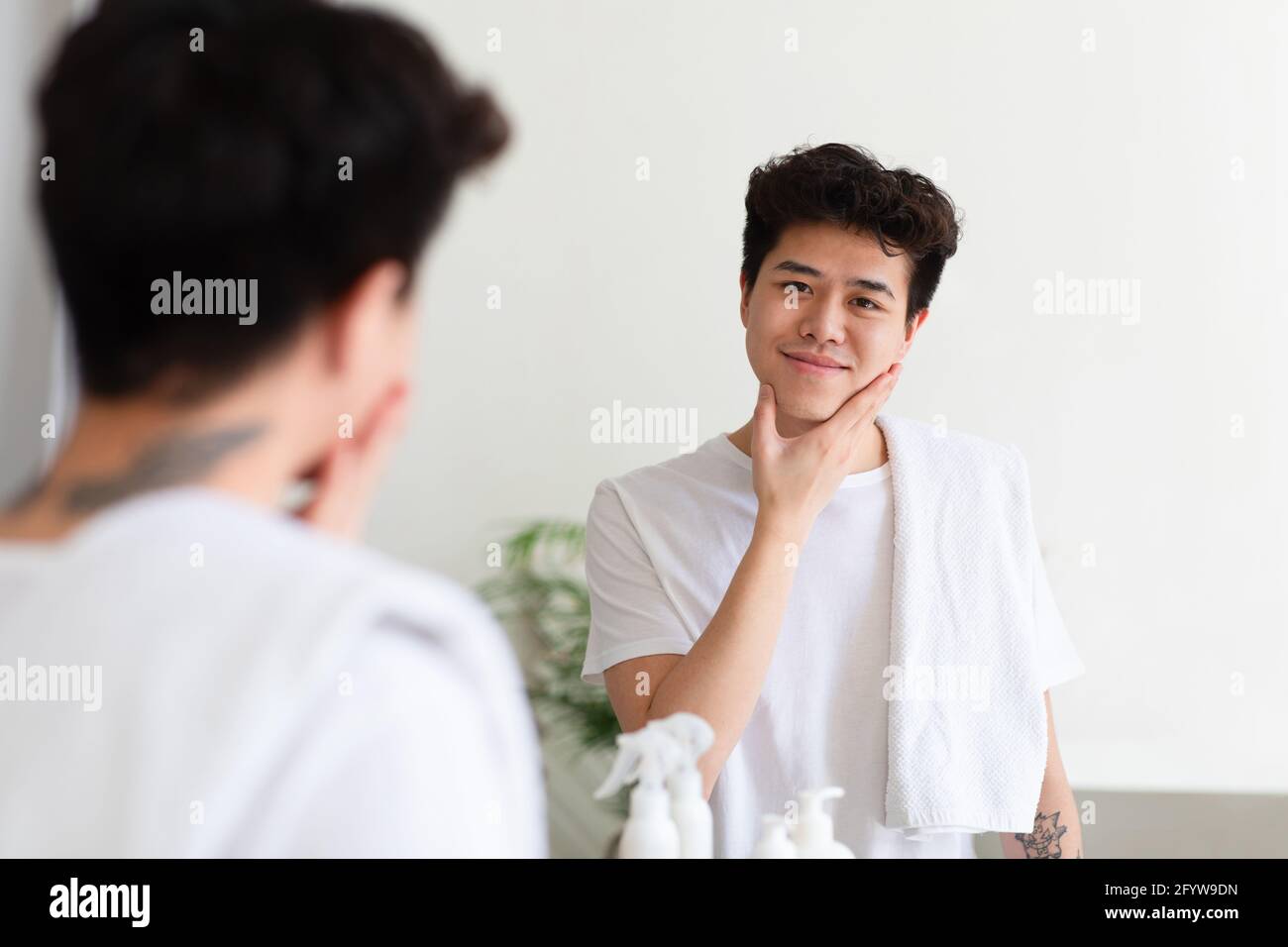 Eccellente risultato di trattamenti per il viso, pelle liscia e rasatura Foto Stock