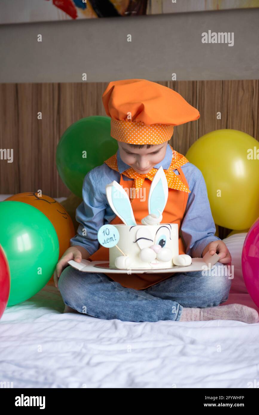 delizioso coniglietto di torta per il compleanno di un bambino Foto Stock