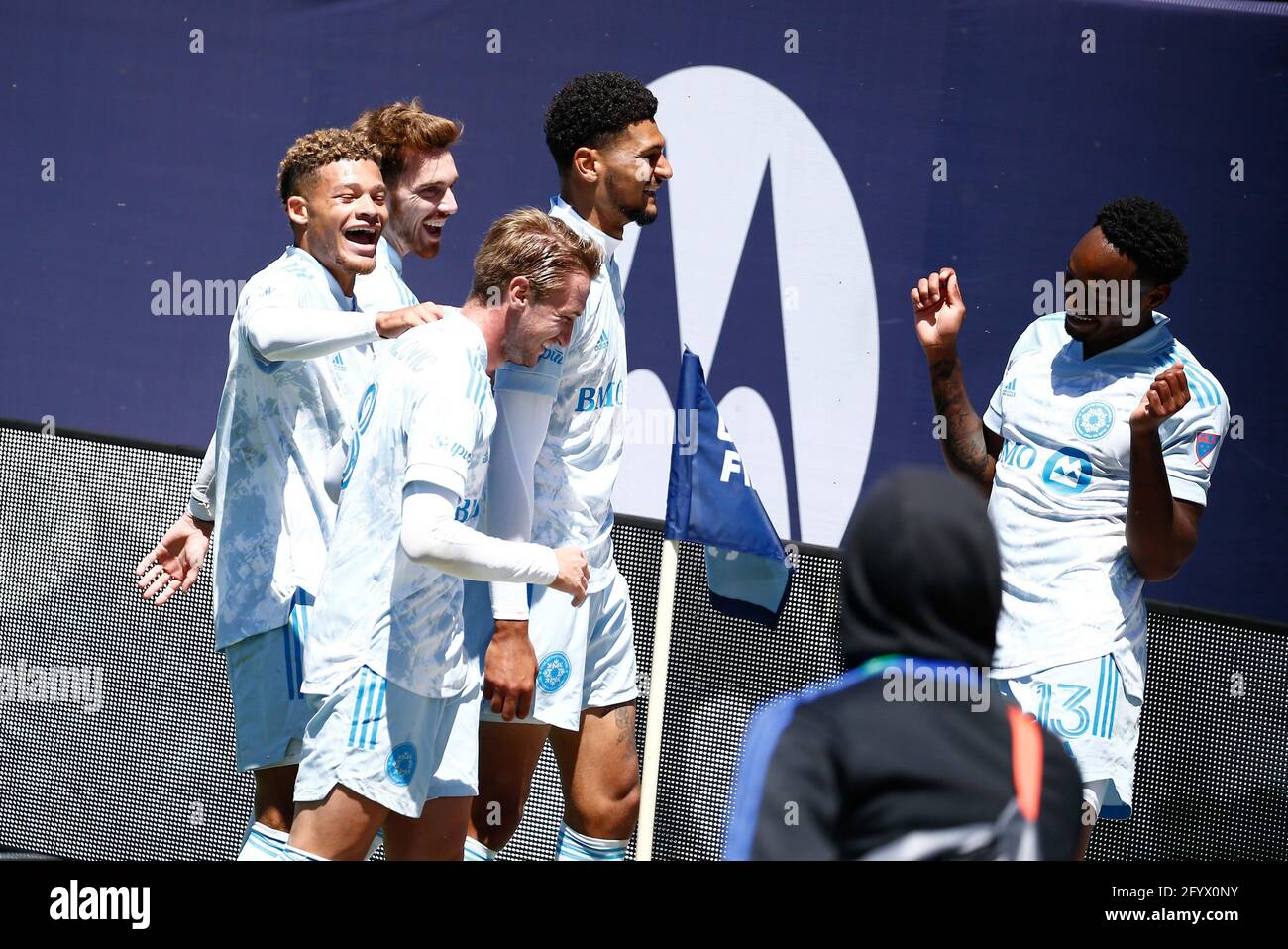 CF Montréal Forward Mason Toye (13) festeggia con i suoi compagni di squadra Dopo aver segnato un goal durante una partita MLS contro Chicago Fire FC al Soldier Field Foto Stock