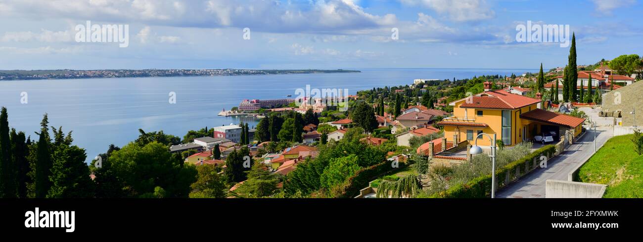 Piccola cittadina sul mare adriatico sloveno costa, pirano, Slovenia, 2017 Foto Stock