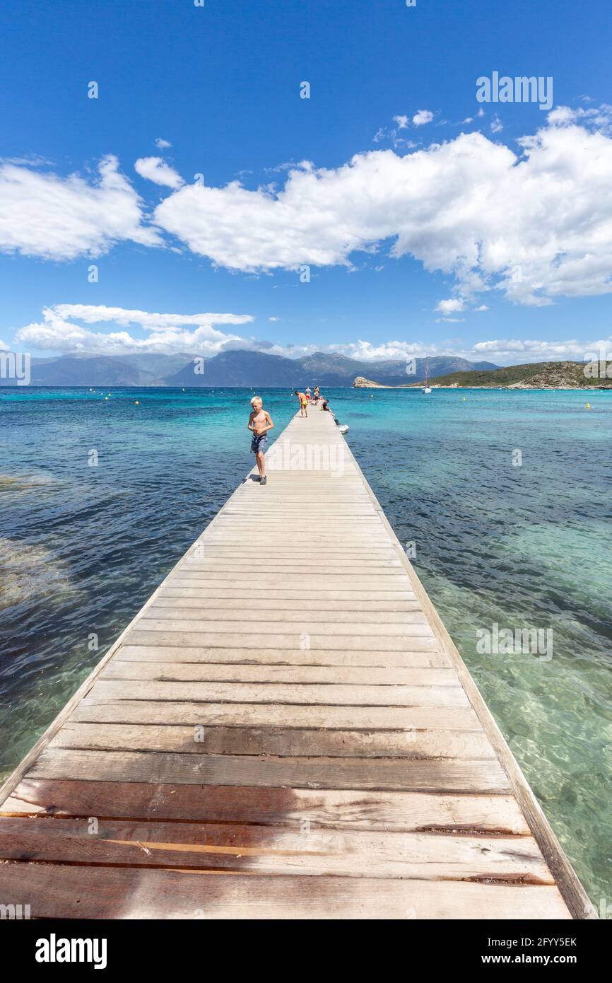Spiaggia di Lotu, Haute-Corse, e il suo molo. Corsica, Francia Foto Stock