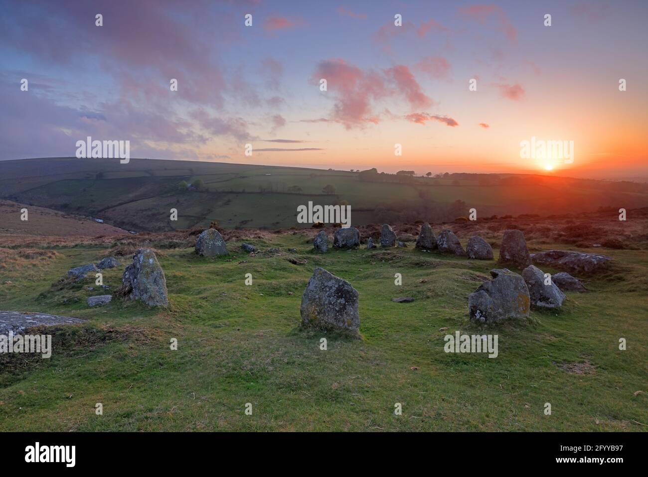Nine Maidens Cairn Circle al Sunset Dartmoor UK Foto Stock