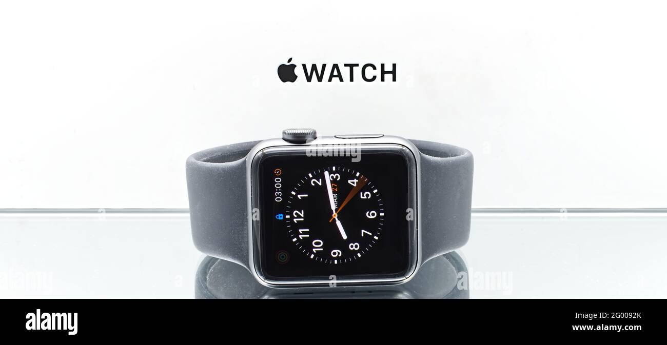 Bologna - Italia - 27 aprile 2021: Orologio Apple sviluppato da Apple Inc Foto Stock