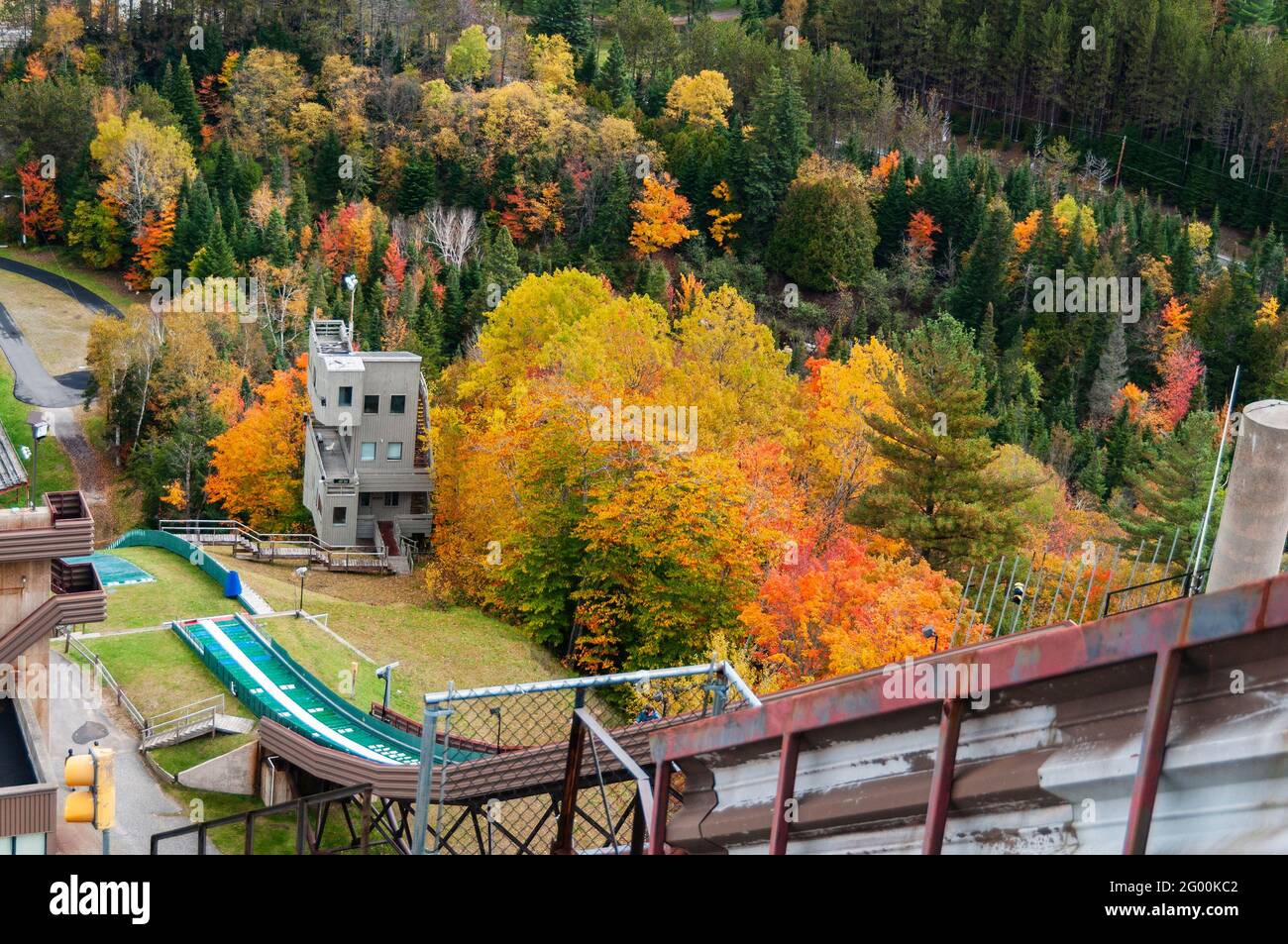 Vista dalla cima del Lake Placid Olympic Ski Jump nell'autunno del 2009, New York, USA. Foto Stock