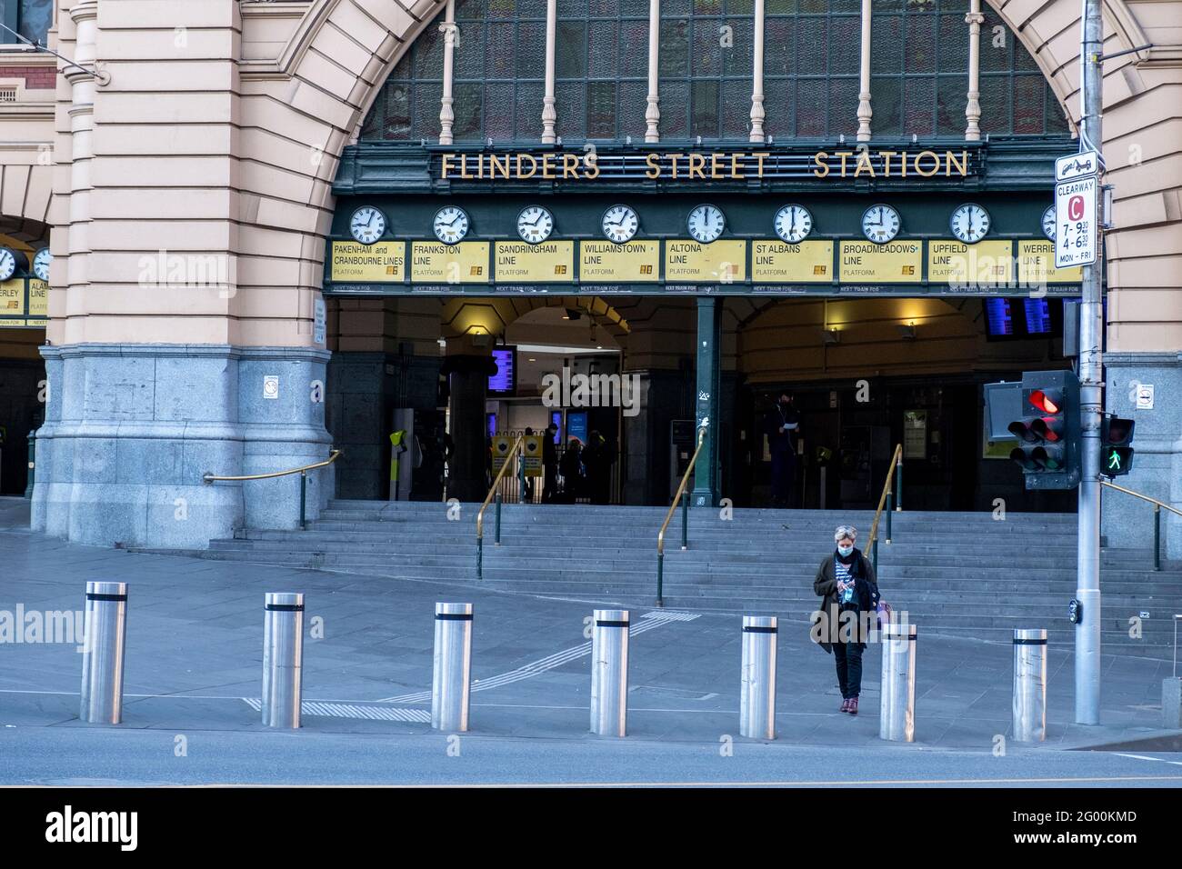 Le strade sono vuote intorno alla stazione di Flinders Street durante l'ultimo blocco del coronavirus. Foto Stock