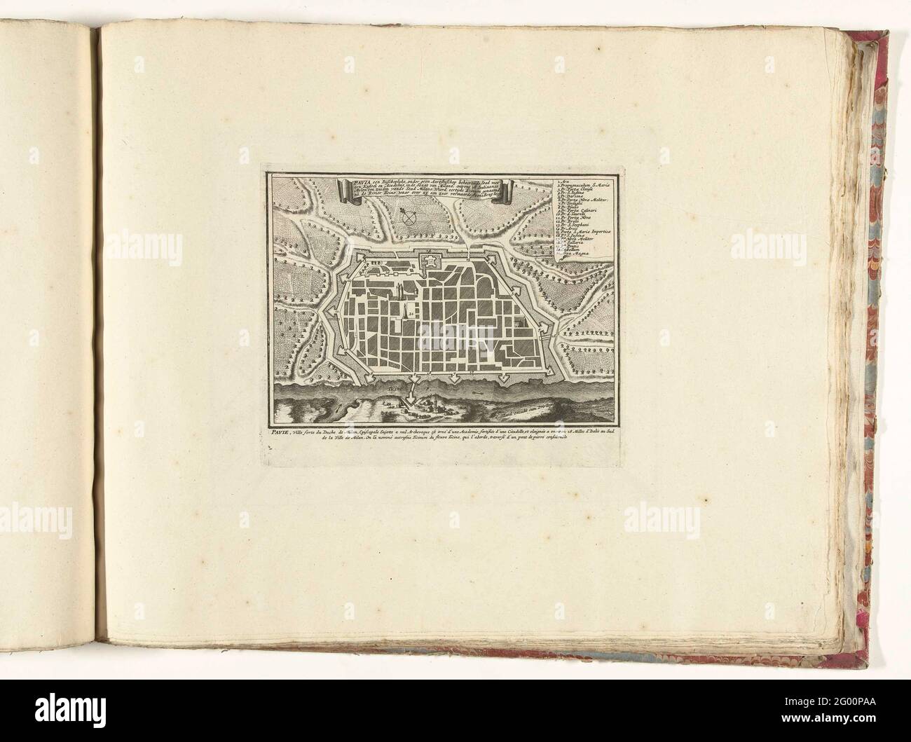 Mappa di Pavia, ca. 1701-1713; Pavia, biShoply, senza arcivescovo (...); Les princippales Forterses & Villes Fortes, D'Espagne, De France, D'Italie, i Savoia, D'Allemagne & des Païs-Bas (...) / immagini sittinguriali delle principali città forti e fortezze di Spanjen, Vrankryk, Italien, Savoy, Duytsland e Nederlanden (...). Mappa della città italiana di Pavia. Parte della serie aggregata di 49 piatti di rinomate città forti e fortezze nella guerra di successione spagnola, ca. 1701-1713. Con i titoli in olandese e francese. Foto Stock