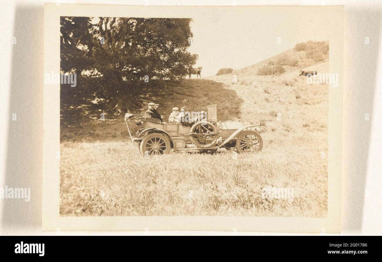 Un'auto potente. La compagnia di viaggi in auto durante il viaggio lungo i campi petroliferi negli Stati Uniti, guidato da MR. Crocker. Parte dell'album foto di Dolph Kessler con le registrazioni che ha fatto durante il suo soggiorno in Inghilterra e in un viaggio mondiale che ha intrapreso in olandese-India, Giappone, Cina e Stati Uniti come segretario di Henri Deterding (direttore di Royal Oil), tra il 1906 e il 1908. Foto Stock