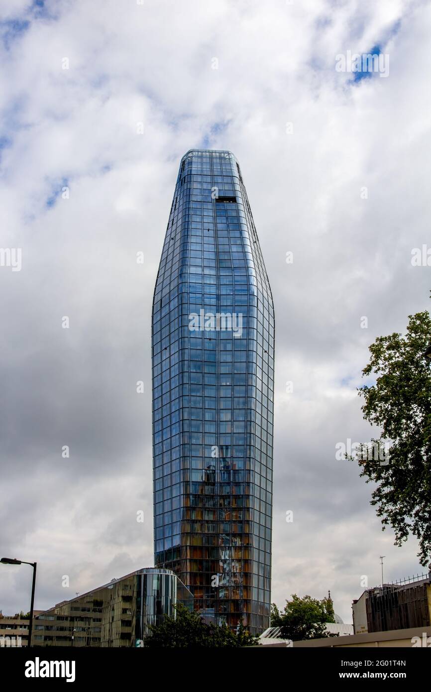 Londra, Inghilterra - Luglio 24 2020: Un Blackfriars, un grattacielo misto a 50 piani, conosciuto anche come il Boomerang o il Vase Foto Stock