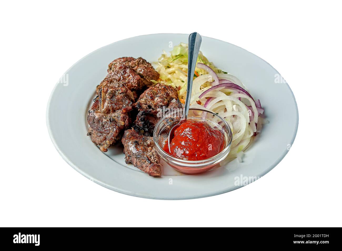 Kebab di vitello con insalata e ketchup su sfondo isolato Foto Stock