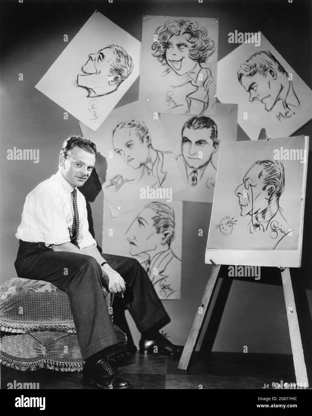 JAMES CAGNEY 1932 Ritratto con i suoi schizzi / disegni di altri attori Warner Bros. Tra cui William Powell Richard Barthelmess e George Arliss pubblicità per Warner Bros. Foto Stock