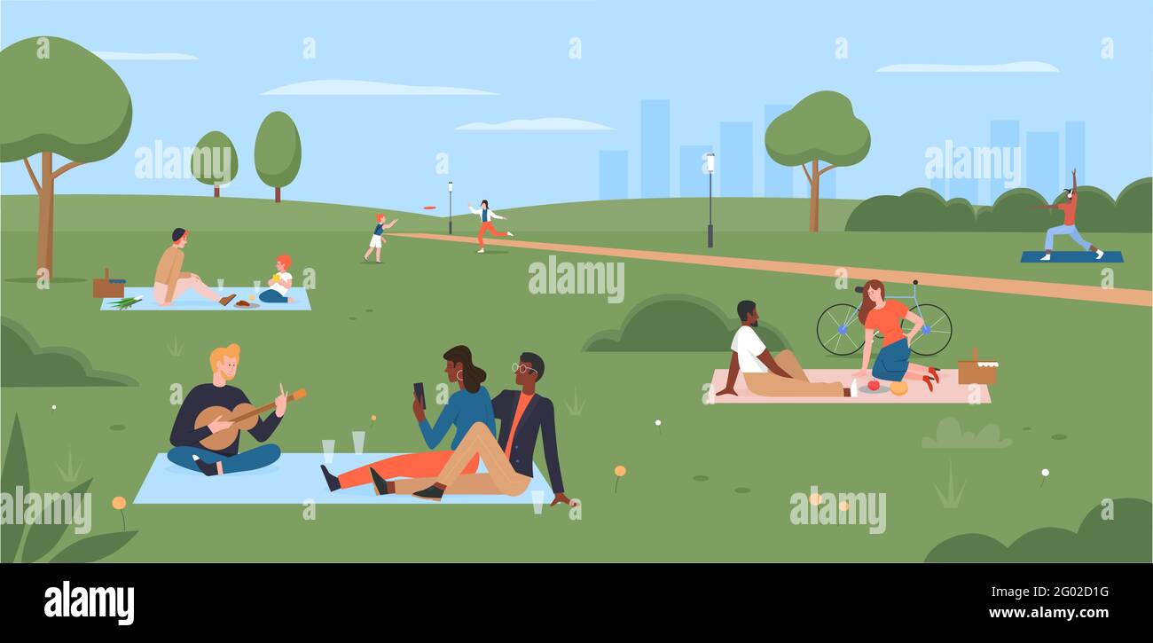 Persone in pic-nic in estate città parco illustrazione vettoriale. Cartoon felici personaggi di famiglia seduti su coperta, mangiare cibo da picnic, la madre e il bambino giocare, giovane uomo che suona la chitarra per gli amici sfondo Illustrazione Vettoriale