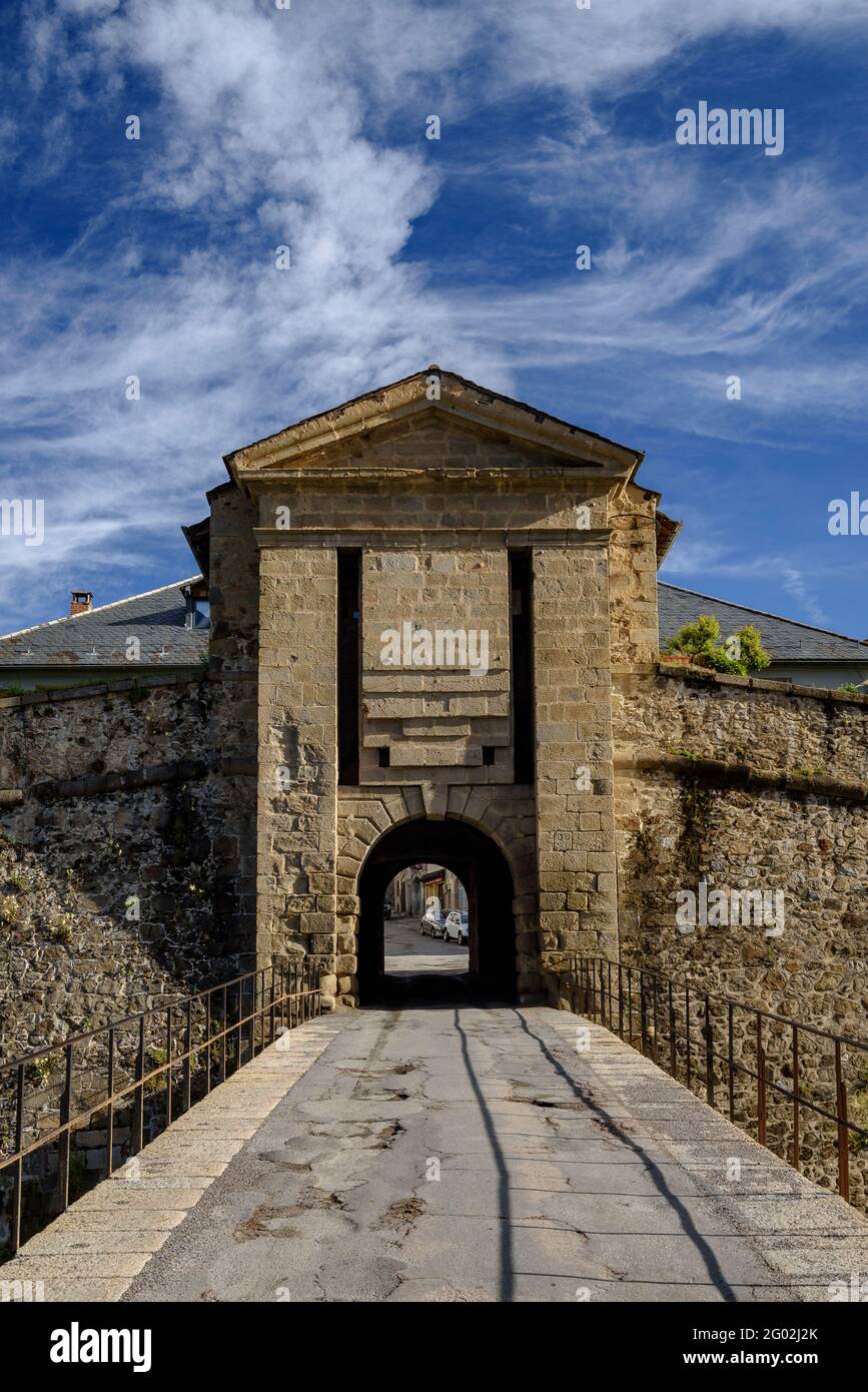 Fortificazione di Vauban che cinta la città di Mont-Louis (Pirenei Orientali, Occitania, Francia) Foto Stock