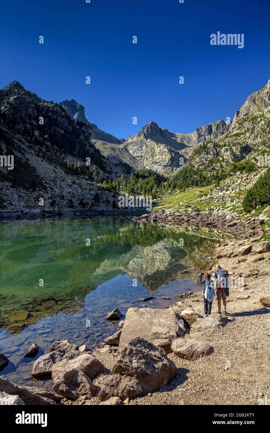 Lago di Monestero (Aigüestortes i Estany de Sant Maurici Parco Nazionale, Pirinei, Catalogna, Spagna) ESP: Lago Estany de Monestero (PN Sant Maurici) Foto Stock