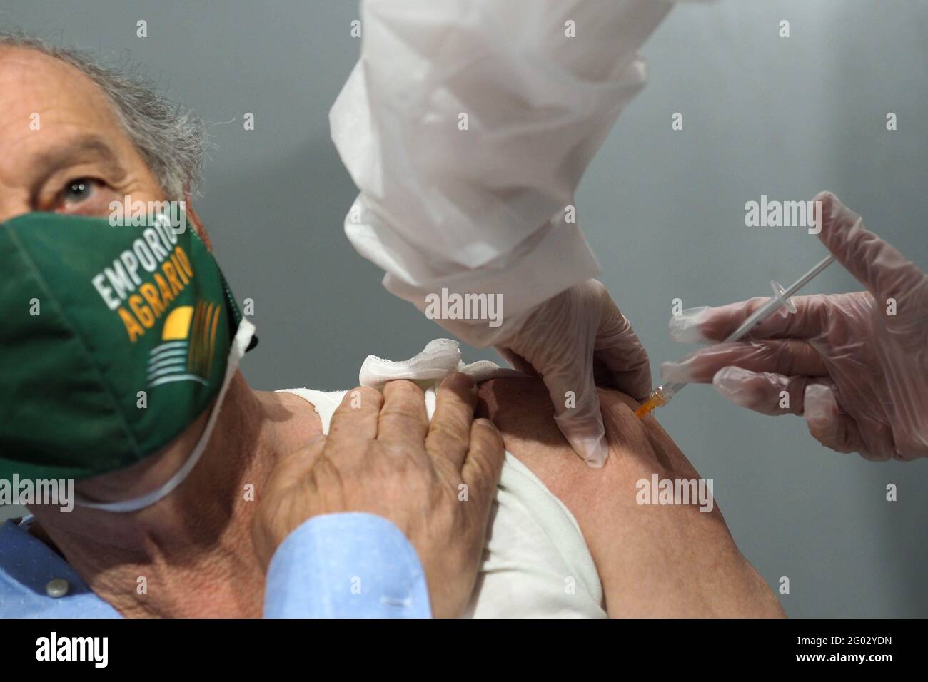 Italia, Regione Toscana, Arezzo, 25 aprile 2021 : emergenza Covid-19, campagna di vaccinazione per anziani (70-79 anni), ai padiglioni di Arezz Foto Stock