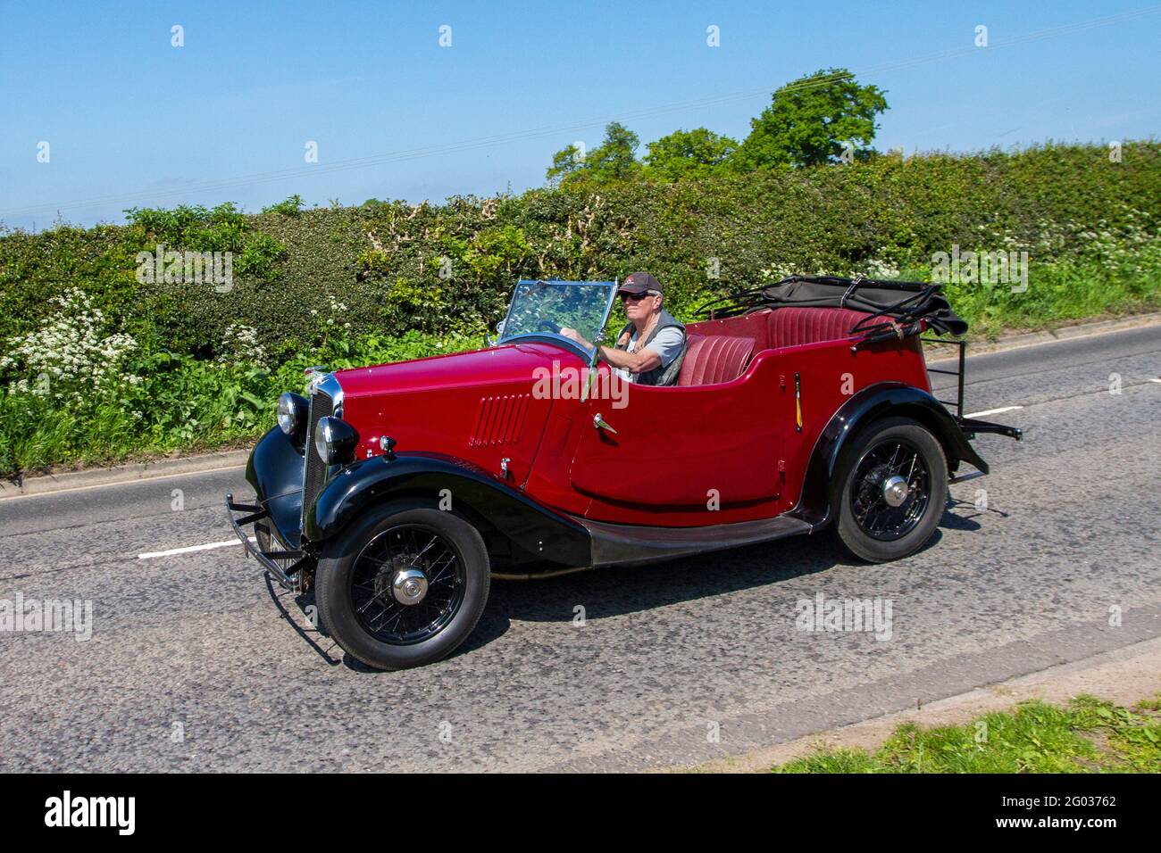 1936 30s rosso Morris 885cc benzina drop headuk, in rotta per Capesthorne Hall Classic auto & van, Cheshire, Regno Unito Foto Stock