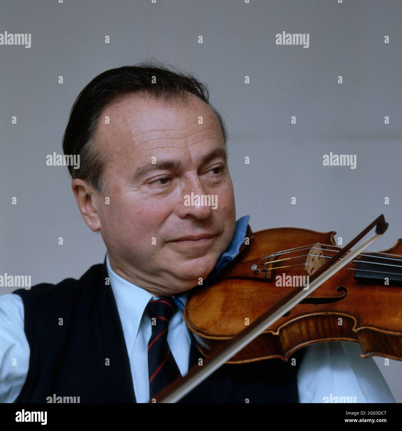 HENRYK SZERYNG, violinista polnisch-mexikanischer, Komponist, an der VIOLINE circa 1978. Henryk Szeryng, violinista e compositore polacco-messicano, sul violino, 1978. Foto Stock