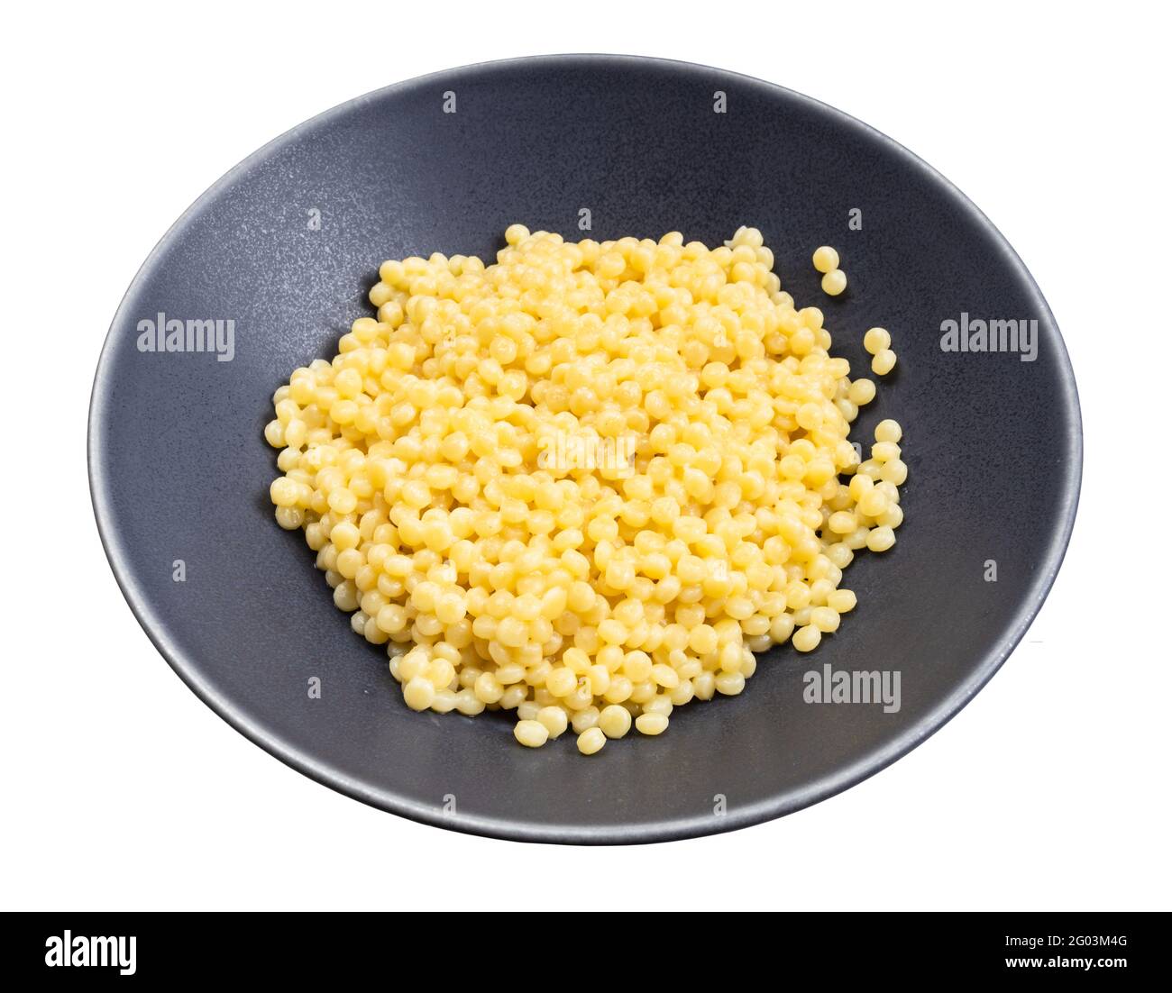 pittim bollito (couscous israeliano) in ciotola grigia isolata su sfondo bianco Foto Stock