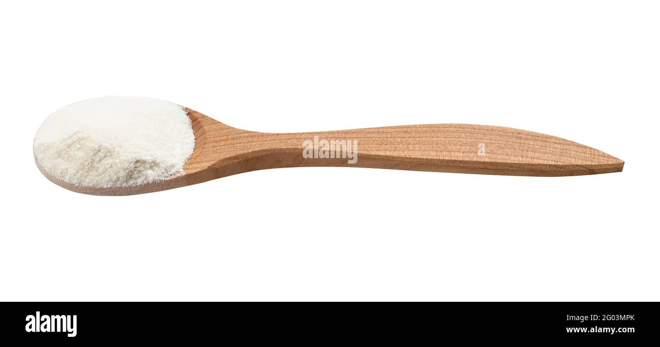 agar polvere in cucchiaio di legno isolato su fondo bianco Foto Stock