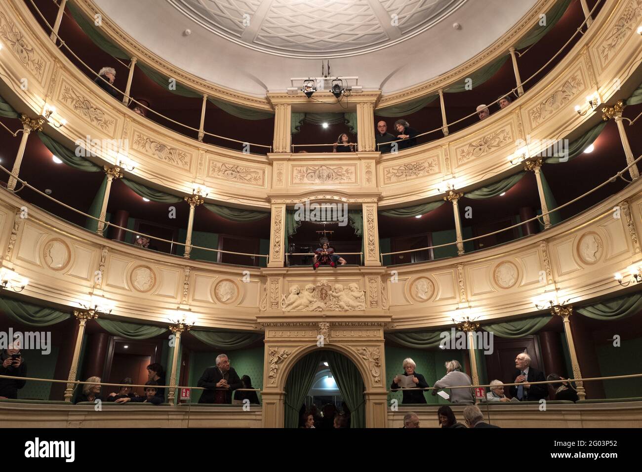 Interni dello storico teatro Gerolamo fondato nel 1868, a Milano. Foto Stock