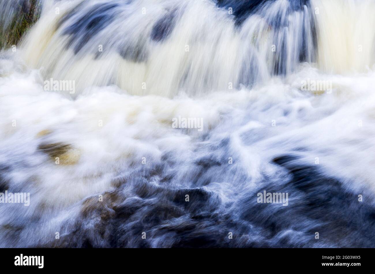 Una serie di rapide e piccole cascate sul fiume Irvine vicino Loudoun Hill nell'Ayrshire Orientale, Scozia. Foto Stock