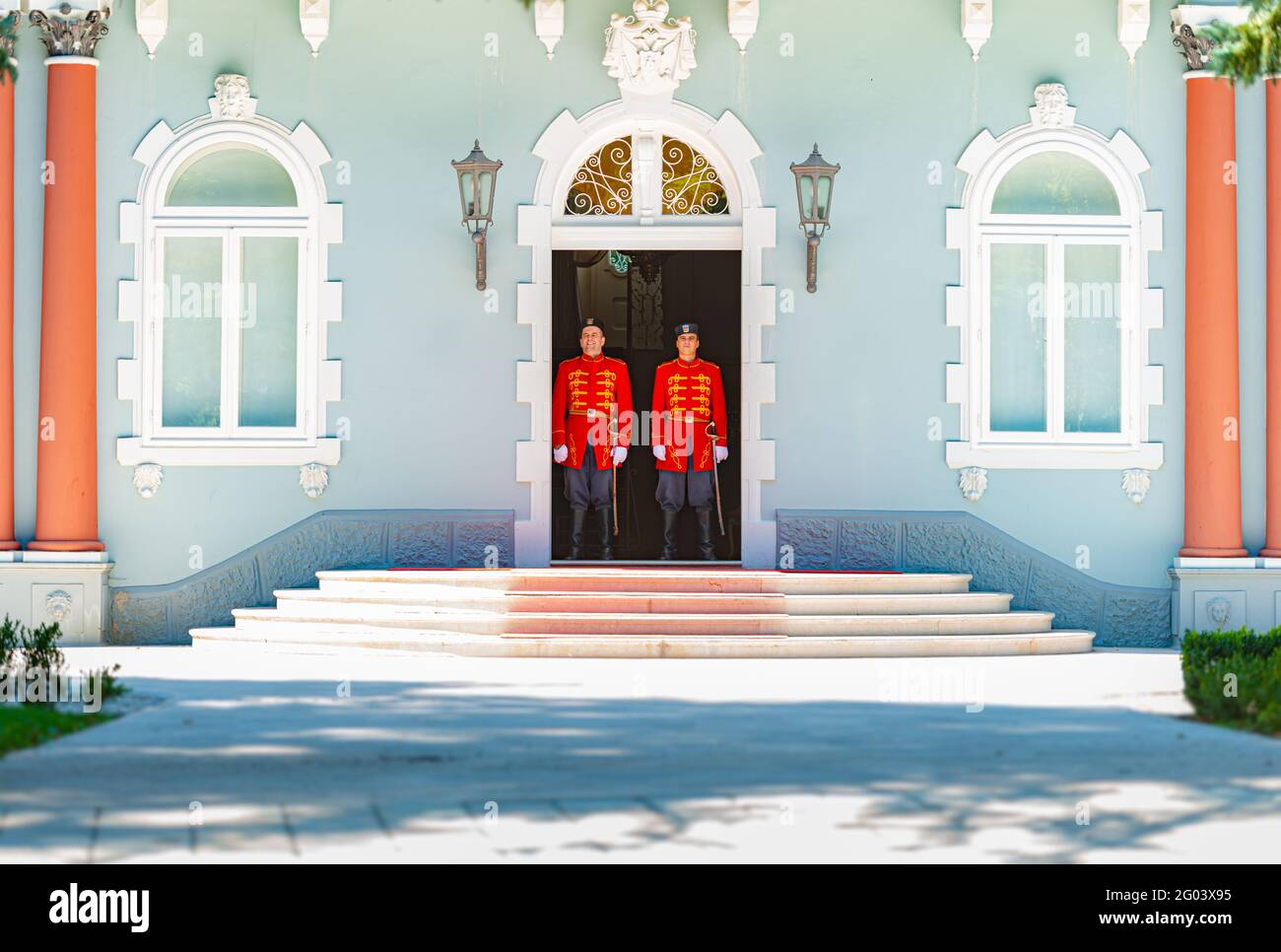 Cetinje, Montenegro - 13 settembre 2015: Palazzo Blu è stato costruito come erede a Cetinje, Montenegro. Oggi il Palazzo Blu è il res ufficiale Foto Stock