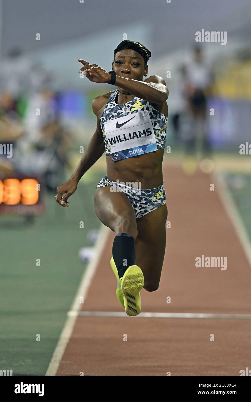 Kimberly Williams (JAM) si posiziona terzo nel triplice salto femminile A 48-2 1/2(14,69 m) durante la World Athletics Doha Diamond League Incontro a Suhaim B. Foto Stock