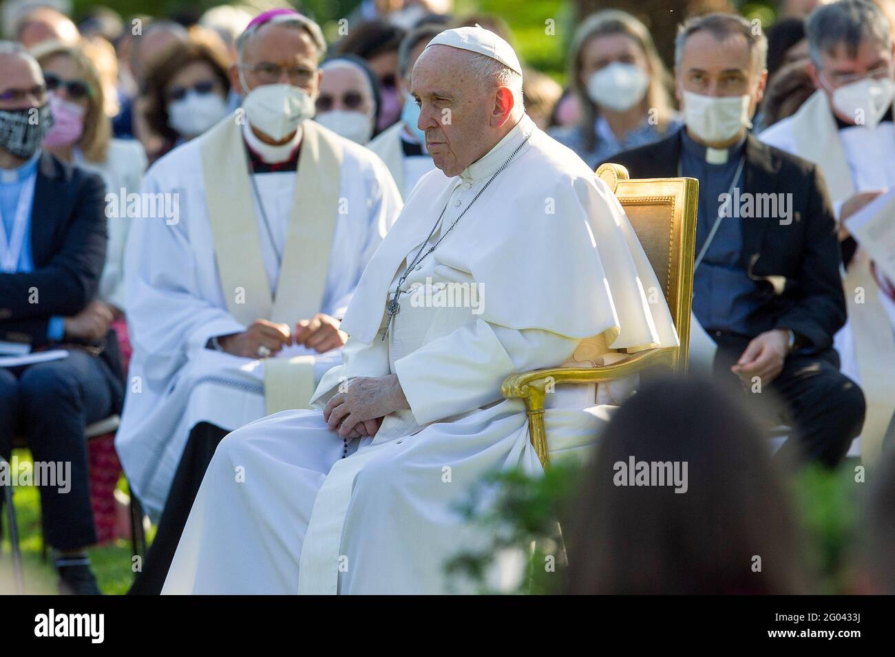 Roma, Italia. 31 maggio 2021. 31 maggio 2021 : Papa Francesco guida la preghiera per celebrare la fine del mese delle preghiere mondiali per fermare la pandemia nei giardini Vaticani Credit: Independent Photo Agency/Alamy Live News Foto Stock