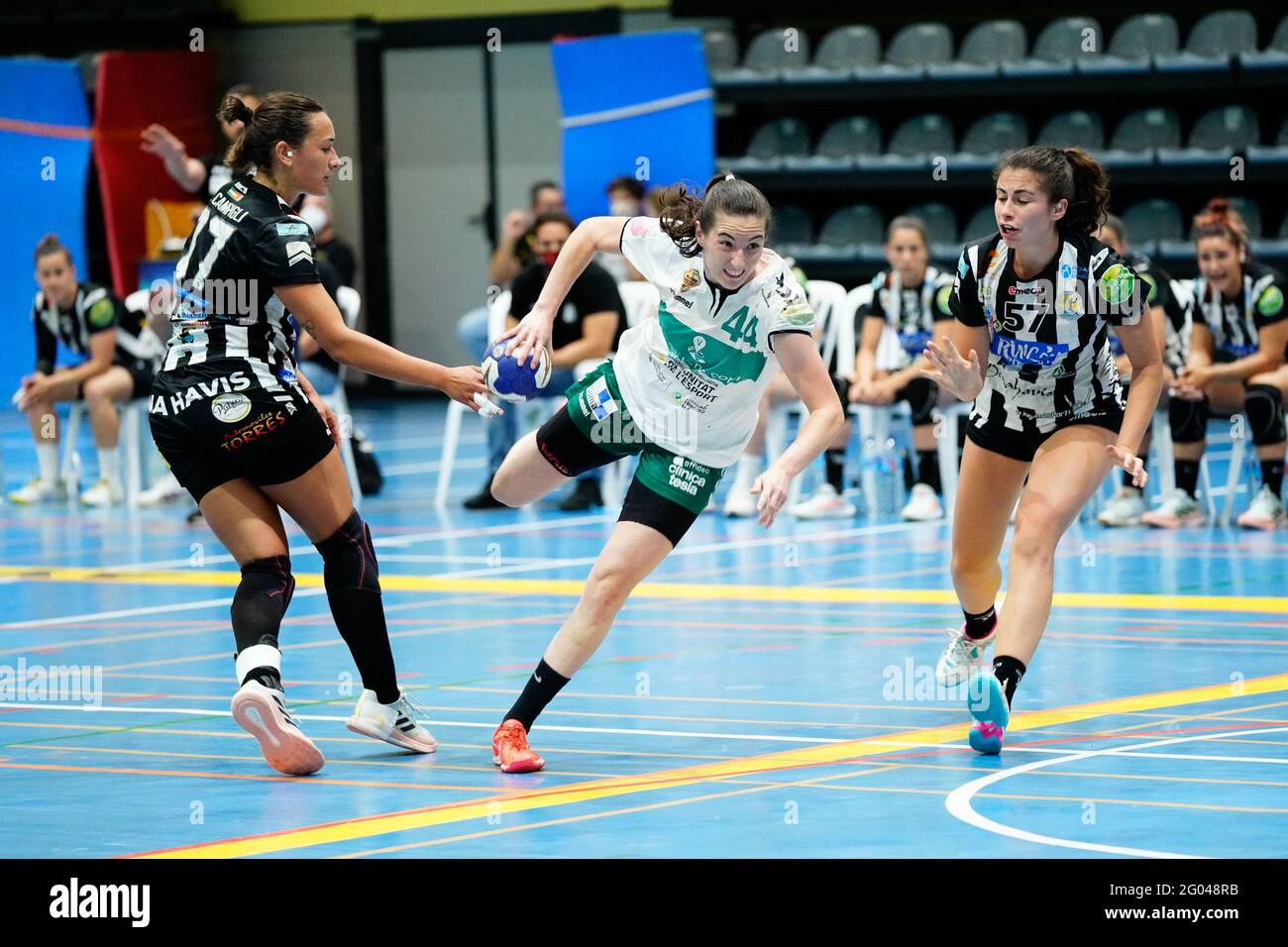 Alhaurin De la Torre, Spagna. 01 Maggio 2021. Ana Isabel Martinez in azione durante Rincon Fertilidad Malaga contro CBM Elche gioco di Liga Guerreras Iberdrola 2020/21 a Pabellon El Limon. (Punteggio finale: Rincon Fertilidad Malaga 25:26 CBM Elche). (Foto di Francis Gonzalez/SOPA Images/Sipa USA) Credit: Sipa USA/Alamy Live News Foto Stock
