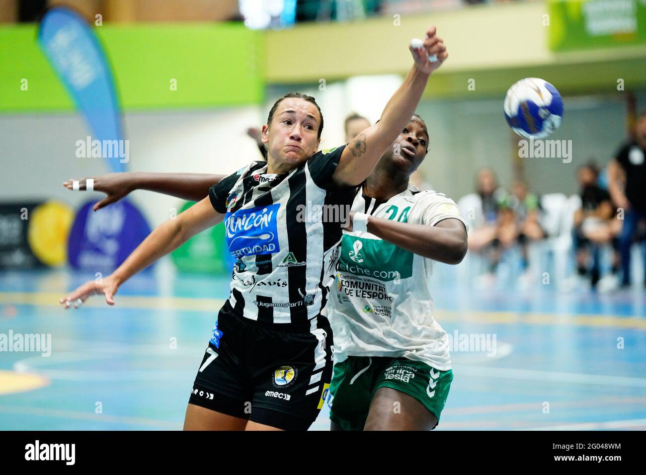 Alhaurin De la Torre, Spagna. 01 Maggio 2021. Rocio Campigli in azione durante Rincon Fertilidad Malaga contro CBM Elche gioco di Liga Guerreras Iberdrola 2020/21 a Pabellon El Limon. (Punteggio finale: Rincon Fertilidad Malaga 25:26 CBM Elche). (Foto di Francis Gonzalez/SOPA Images/Sipa USA) Credit: Sipa USA/Alamy Live News Foto Stock
