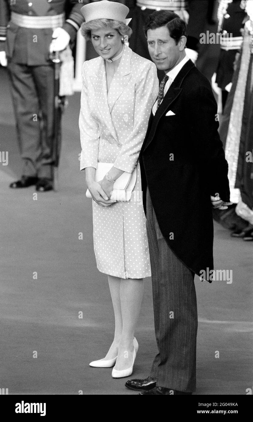 13.07.1988 il principe Carlo e Diana, principessa di Galles, presso la stazione Victoria di Londra, in attesa dell'arrivo di Kenan Evren, presidente della Turchia, in visita di Stato nel Regno Unito, Foto Stock