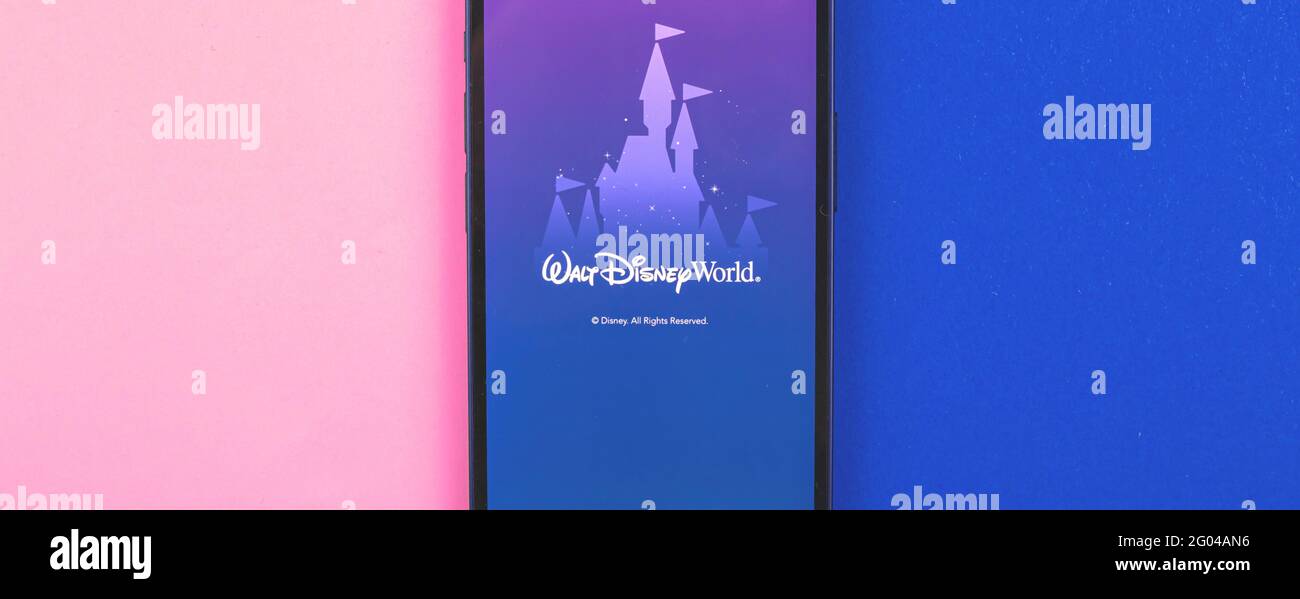 Kharkov, Ucraina - 28 maggio 2021: Banner con l'app per cellulari Disney World Foto Stock