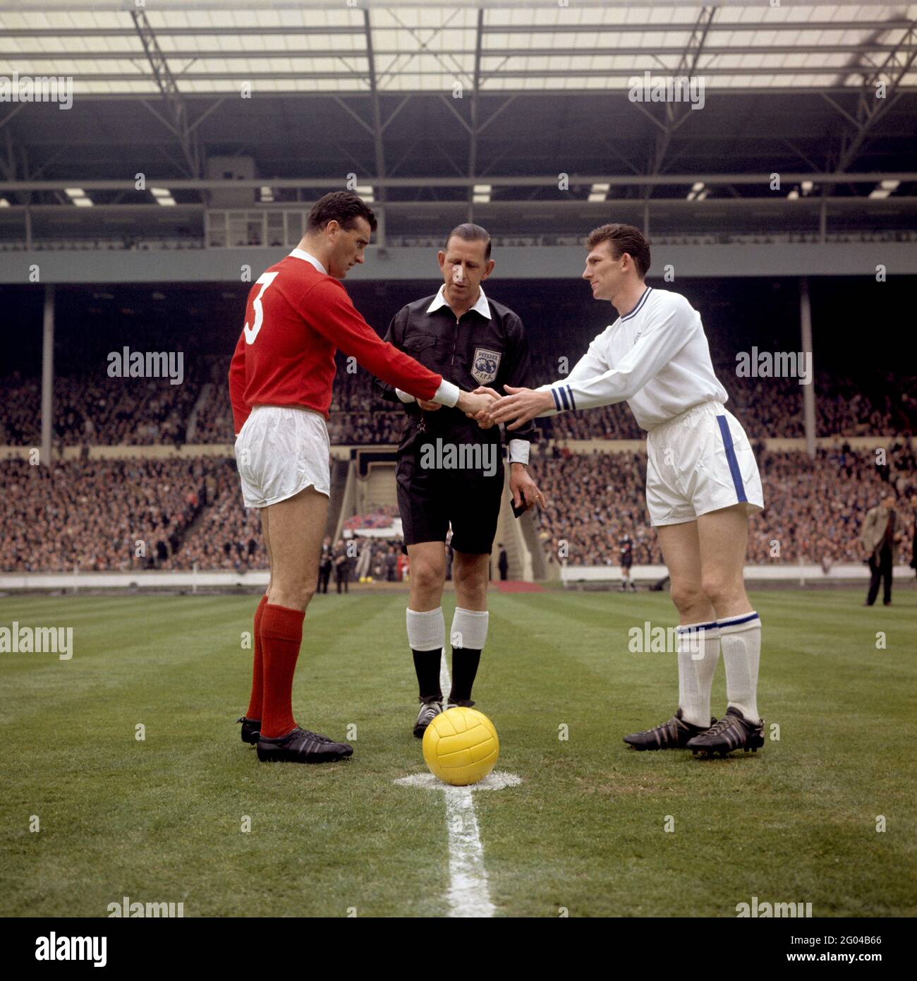 File photo datato 25-05-1963 di Leicester City's Colin Appleton (a destra). Data di emissione: Lunedì 31 maggio 2021. Foto Stock
