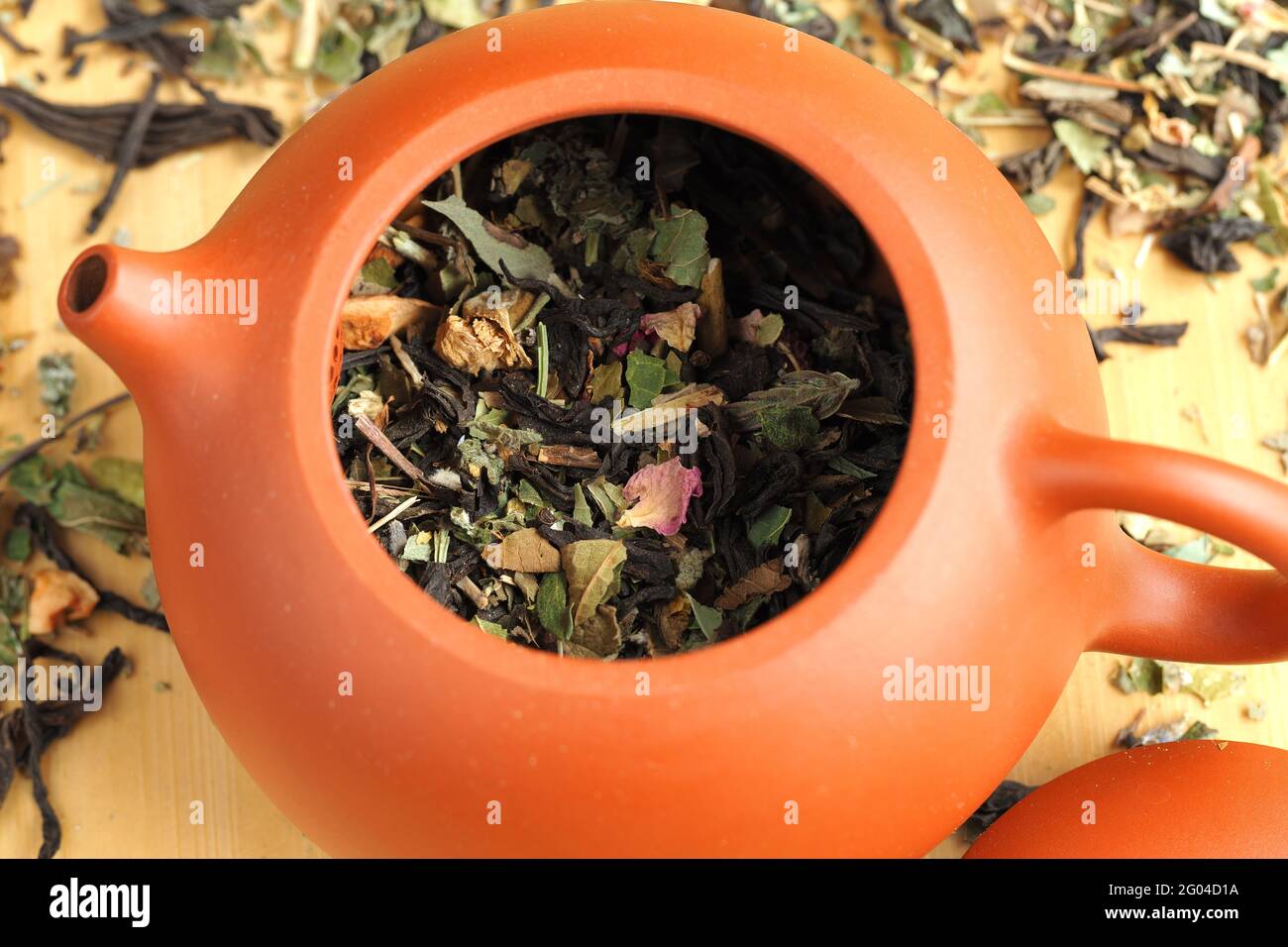 Teiera marrone cinese in argilla per preparare il tè. Foto Stock