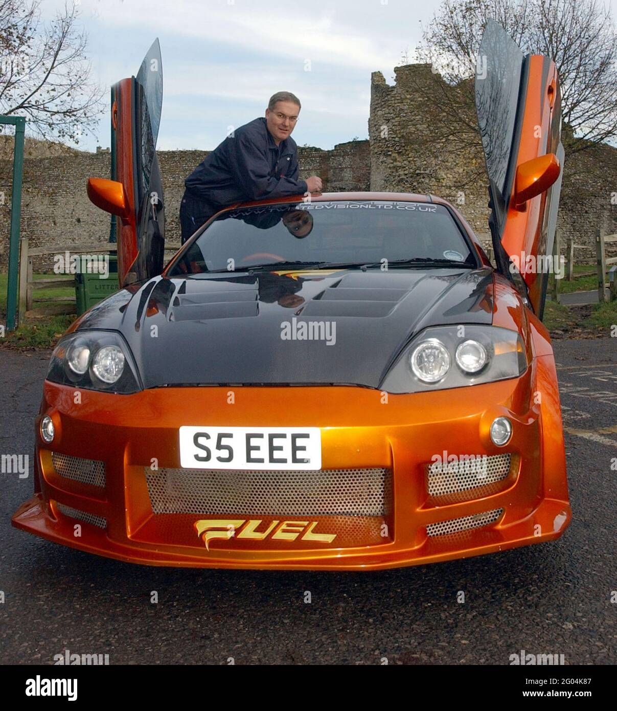 Steve Shanks con la sua Hyundai Coupe che ha speso oltre£60,000 su Pic Mike Walker, 2005 Foto Stock