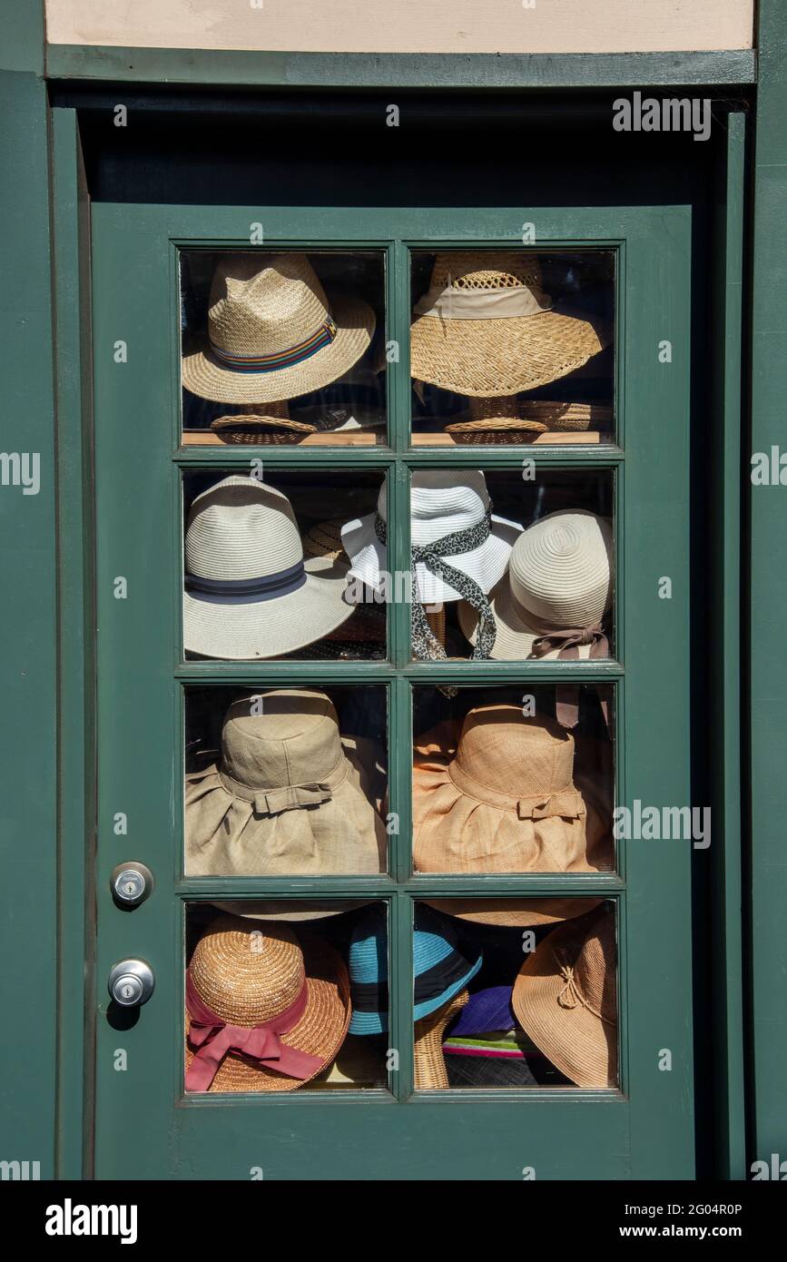 Lahaina, Maui, Hawaii. Mostra di bellissimi cappelli in un negozio locale. Foto Stock