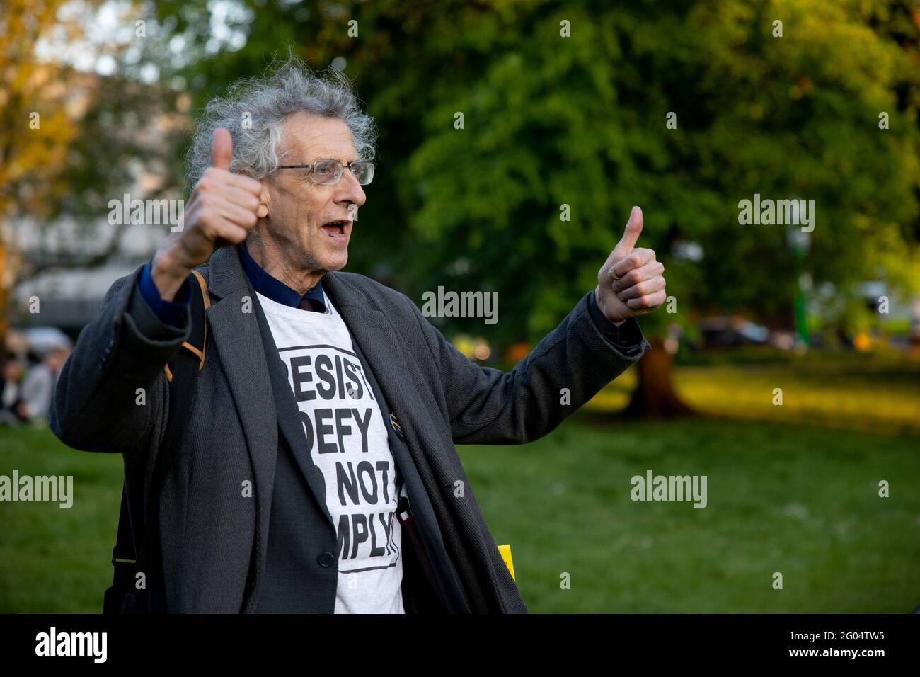 Londra, Regno Unito. 31 maggio 2021. Piers Corbyn arriva per sostenere la folla dei manifestanti. Yuen Ching ng/Alamy Live News Foto Stock