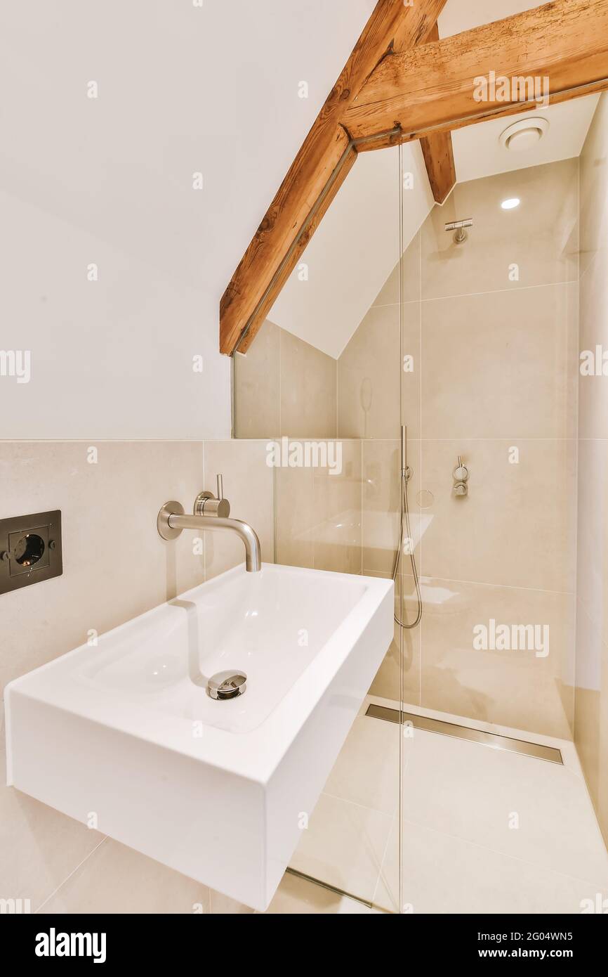 Bella ed elegante bagno interno design foto Foto Stock