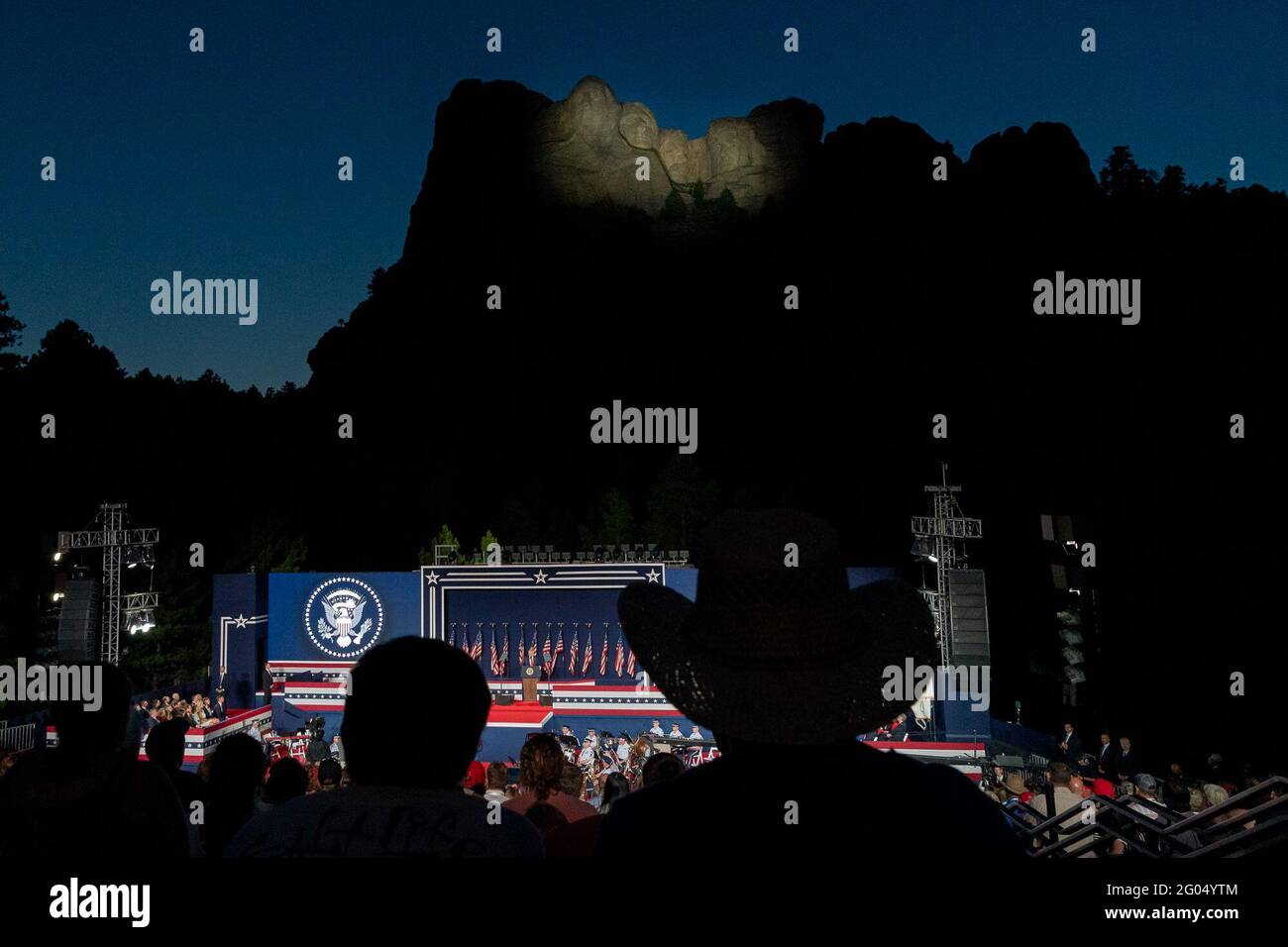 Reportage: Il presidente Donald Trump visita Mount Rushmore per celebrare l'America con fuochi d'artificio al monumento. Data: 3 luglio 2020 Foto Stock