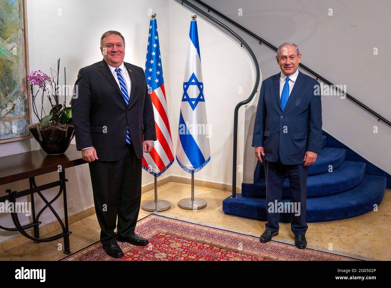 Il Segretario di Stato americano Michael R. Pompeo incontra il primo Ministro israeliano Benjamin Netanyahu nella residenza del primo Ministro a Gerusalemme il 13 maggio 2020. Foto Stock