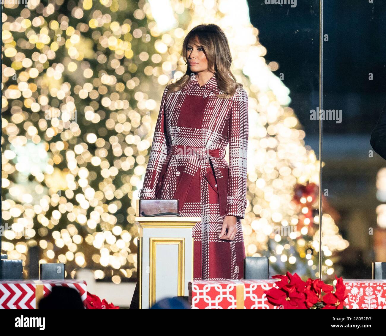 First Lady Melania Trump partecipa alla 97a cerimonia annuale di illuminazione dell'albero di Natale nazionale giovedì 5 dicembre 2019, sull'Ellipse a Washington, D.C. Foto Stock