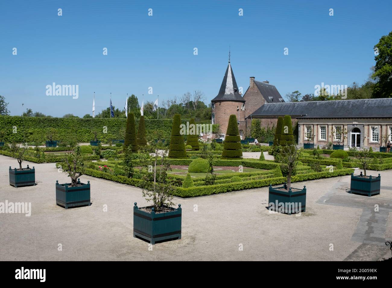 Castello di Alden Biesen con giardino francese in Belgio, nel piccolo villaggio di Rijkhoven nel comune di Bilzen Foto Stock
